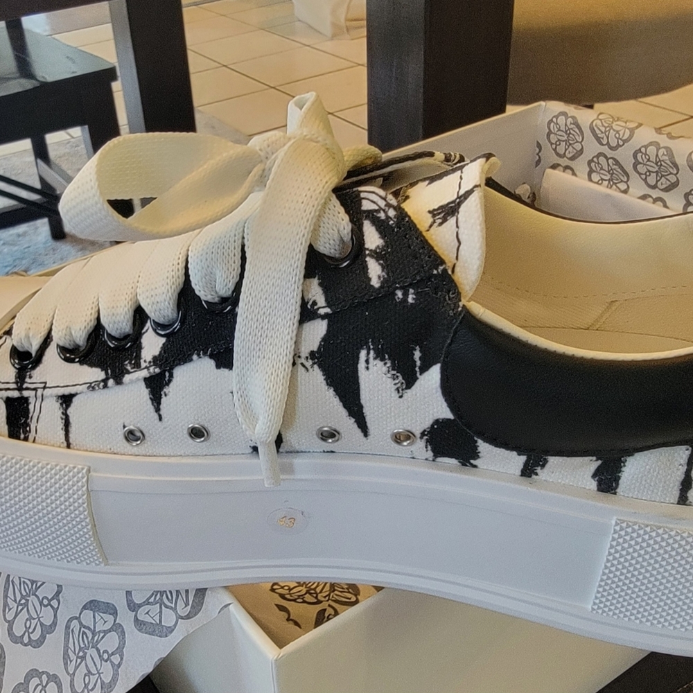 Alexander McQueen Black White Graffiti Logo Print Platform Sole Sneakers EU 43 - Picture 4 of 7